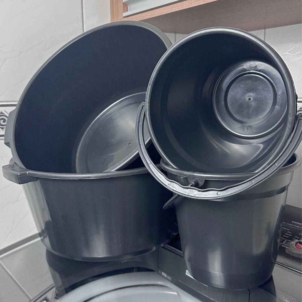 Combo Lavanderia: 2 Baldes de 5 Litros e 2 Bacias de 18 Litros - Tudo o que Você Precisa para Facilitar suas Tarefas